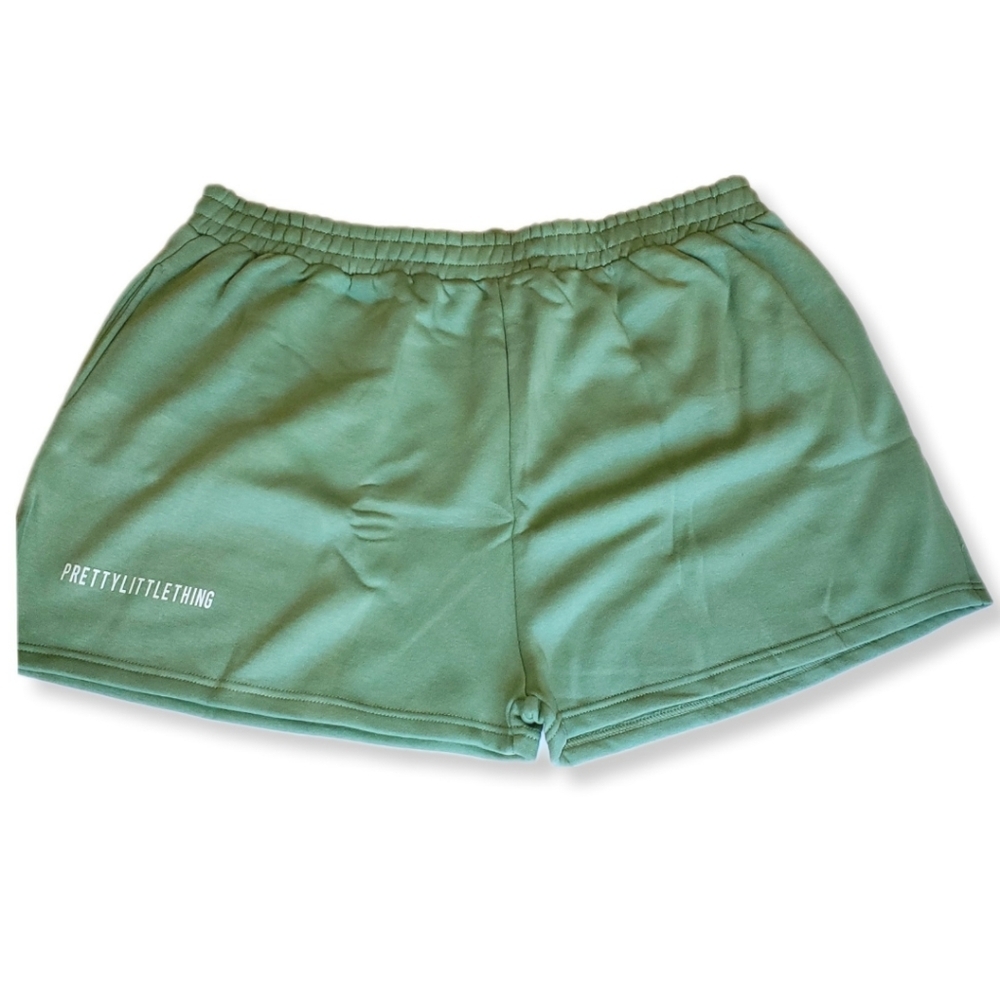 NWT PrettyLittleThing Plus Sage Green Printed Pocket Sweat Shorts Sz 22
